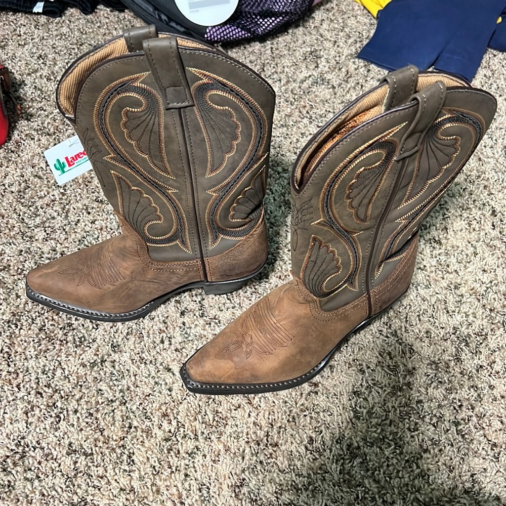 Women’s cowgirl boots